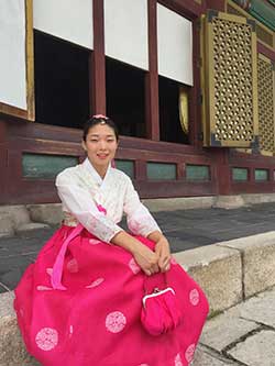  Jessica, in traditional Korean attire, at the Bukchon Hanok Village in Seoul. 