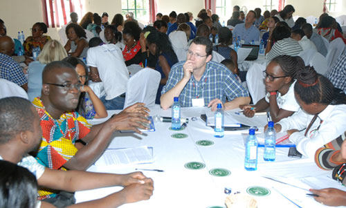 Prof. Scott McClelland (center), the Symposium organizer from UW CFAR, listens to a colleague during a group discussion.