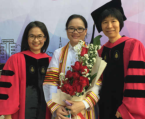 Dr. Thoa and two graduates